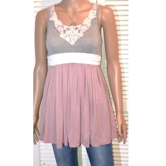 XXI Sleeveless Babydoll Knit Blouse Embroidered floral design Gray and Mauve S - Picture 1 of 7